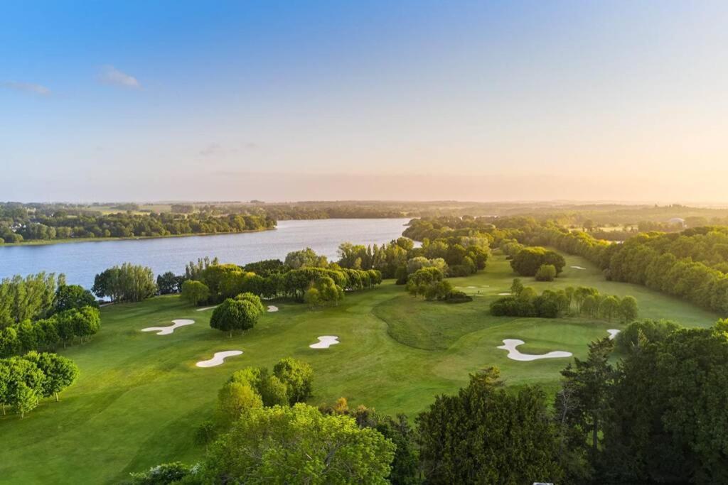 Cottage Anadwen Au Pied Du Lac Au Duc Et Son Golf Ploërmel エクステリア 写真